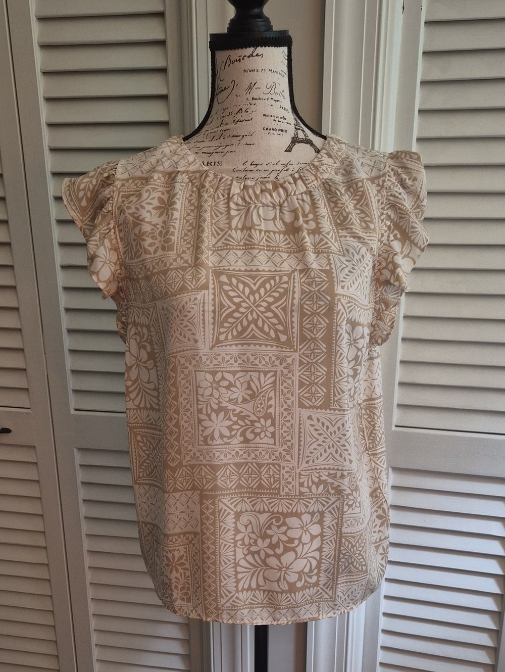 LOFT Cream and Beige Patterned Flutter Sleeve Blouse